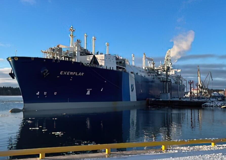 Excelerate FSRU Arrives in Finland