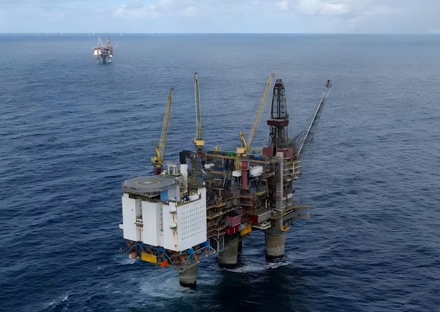 Equinor Energy AS discovered gas at Gullfaks South field, 190 km northwest of Bergen, in the North Sea.