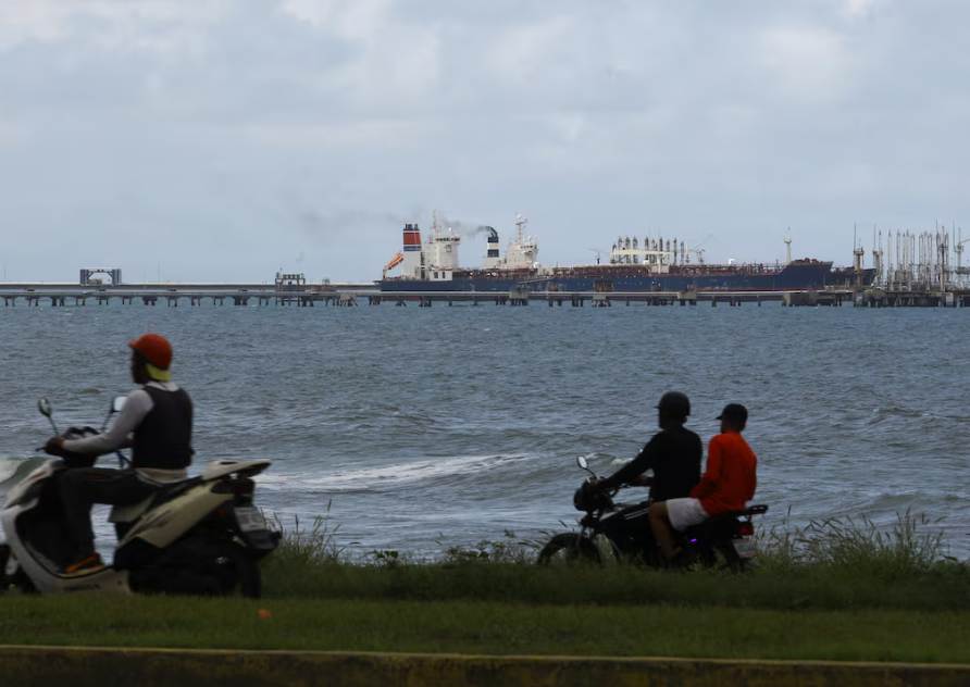 Trump says US oil companies will spend the billions needed to restore Venezuela's crude output